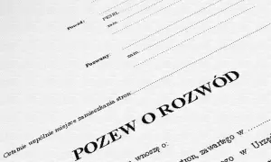 Wniosek pozew o rozwód wzór bezpłatny. Dokument zawiera pola na dane powoda, pozwanego, PESEL, ostatnie wspólne miejsce zamieszkania stron.