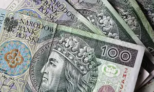 Złotówki polskie, banknot 100 zł z Władysławem Jagiełłą. Czekanie na uzasadnienie wyroku bywa długie, ale pieniądze zawsze są.