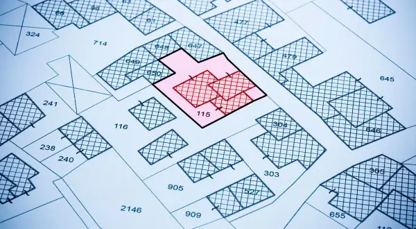Mapa działek z zaznaczonym obszarem 115. Może to oznaczać zmianę w księdze wieczystej lub planowane inwestycje.