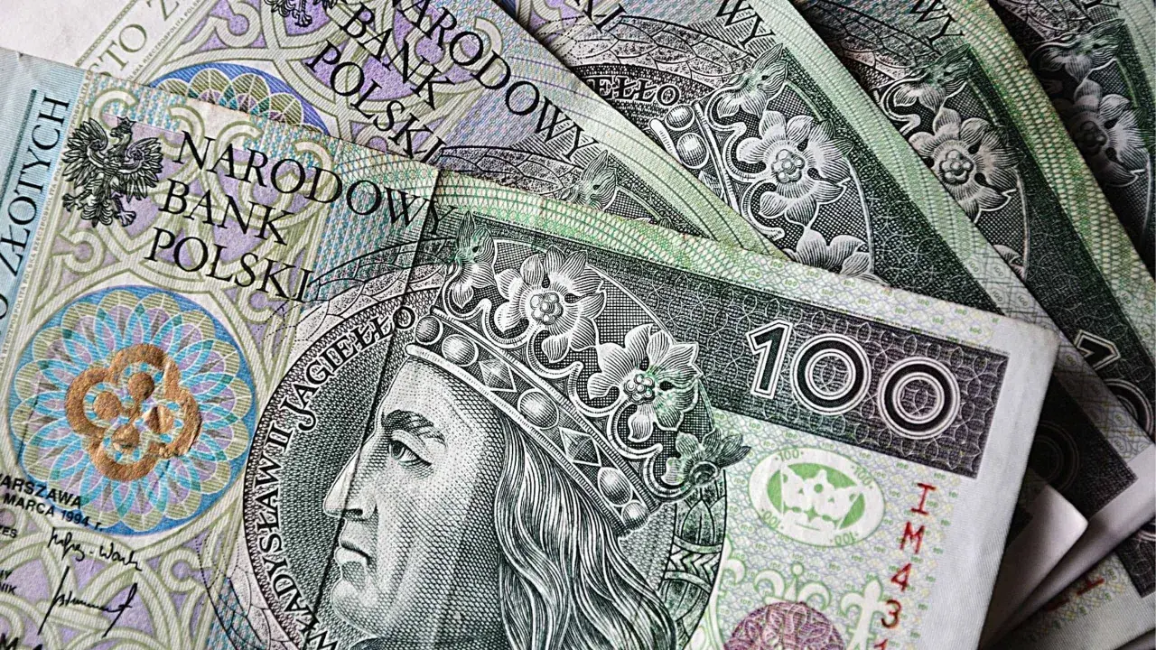 Złotówki polskie, banknot 100 zł z Władysławem Jagiełłą. Czekanie na uzasadnienie wyroku bywa długie, ale pieniądze zawsze są.